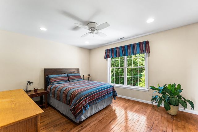 32 Howarth Dr, Upton, MA 01568