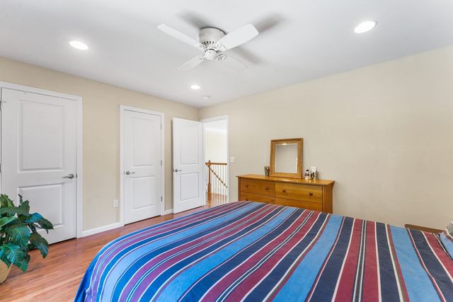 32 Howarth Dr, Upton, MA 01568