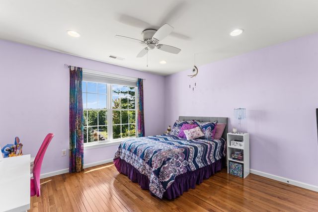 32 Howarth Dr, Upton, MA 01568