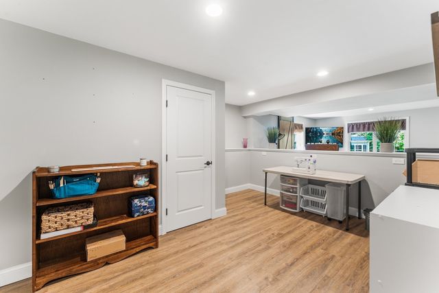 32 Howarth Dr, Upton, MA 01568