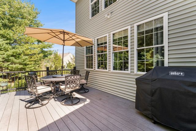 32 Howarth Dr, Upton, MA 01568