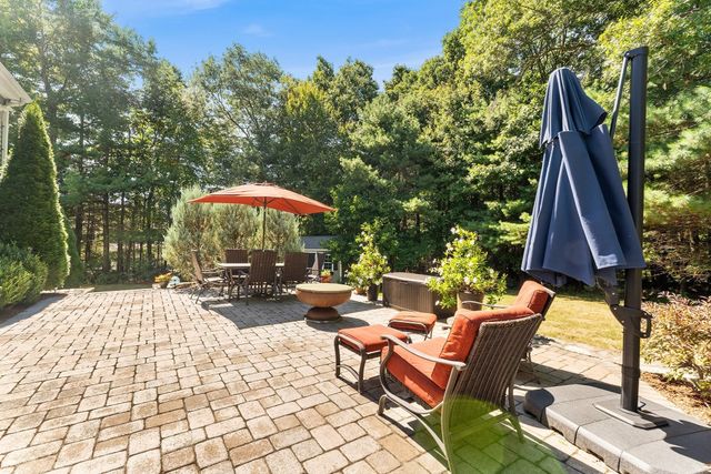 32 Howarth Dr, Upton, MA 01568