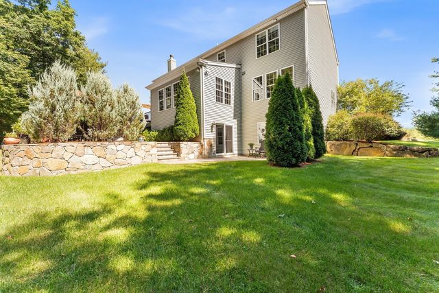 32 Howarth Dr, Upton, MA 01568