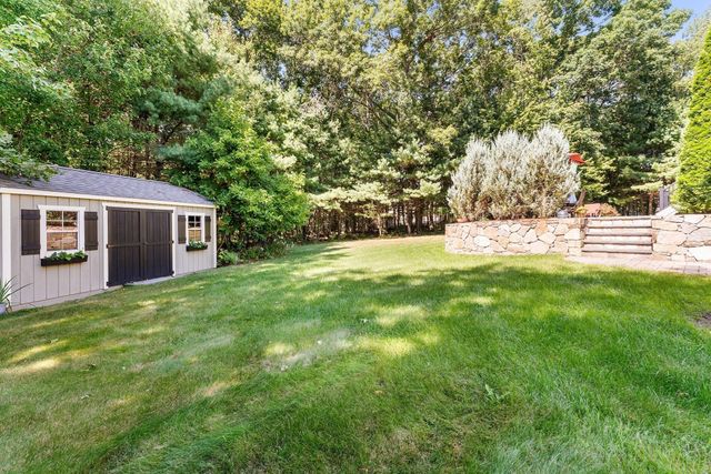 32 Howarth Dr, Upton, MA 01568