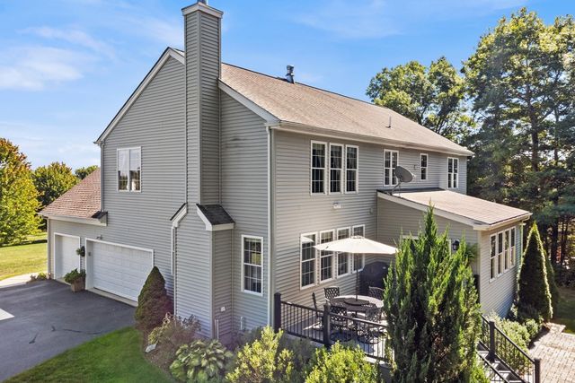 32 Howarth Dr, Upton, MA 01568
