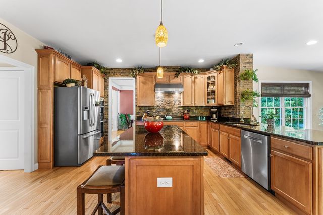 32 Howarth Dr, Upton, MA 01568