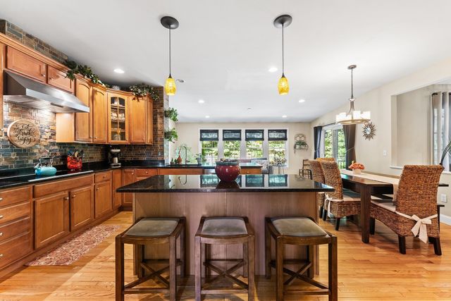 32 Howarth Dr, Upton, MA 01568