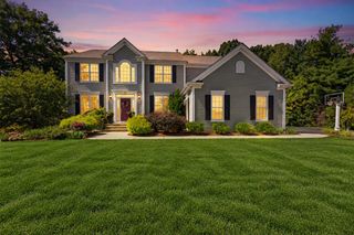 32 Howarth Dr, Upton, MA 01568