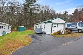 28 Barksdale Avenue, Londonderry, NH 03053