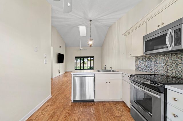 7711 SE Sugar Sand Circle E 33455, Hobe Sound, FL 33455