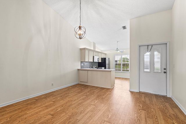 7711 SE Sugar Sand Circle E 33455, Hobe Sound, FL 33455