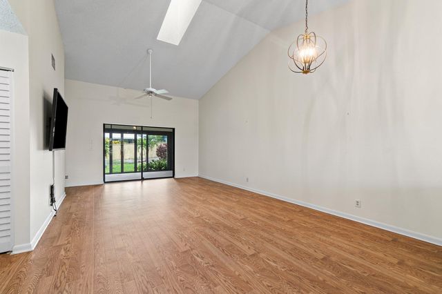 7711 SE Sugar Sand Circle E 33455, Hobe Sound, FL 33455