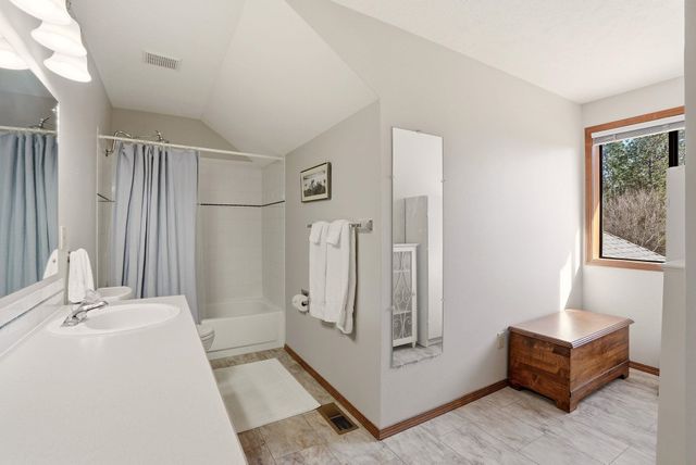 2006 W Wedgewood Ave, Spokane, WA 99208