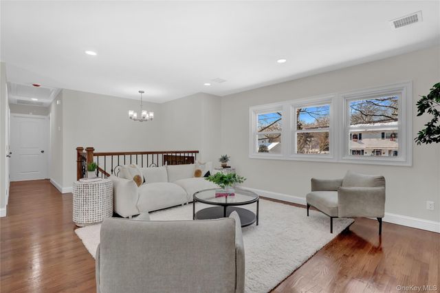 3 Jayne Avenue, Melville, NY 11747