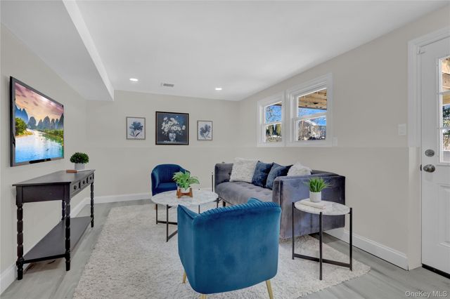 3 Jayne Avenue, Melville, NY 11747