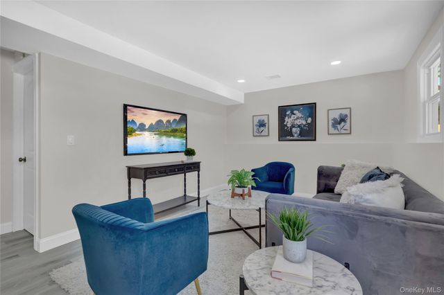 3 Jayne Avenue, Melville, NY 11747