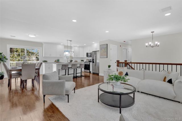 3 Jayne Avenue, Melville, NY 11747