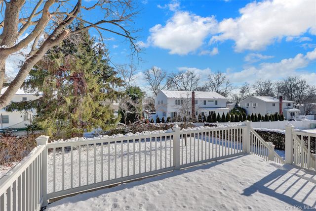 3 Jayne Avenue, Melville, NY 11747