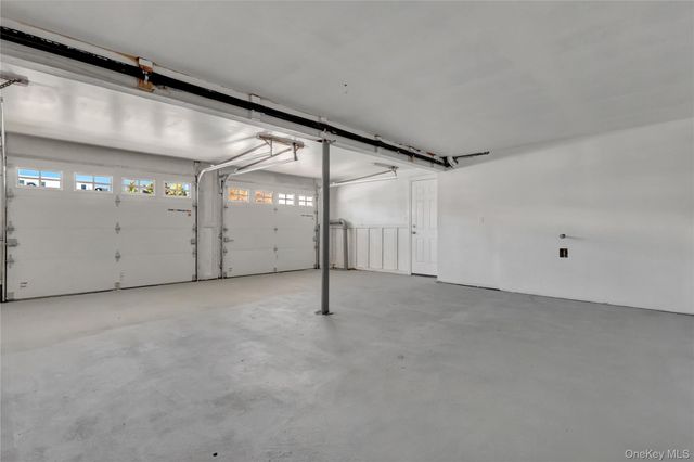 3 Jayne Avenue, Melville, NY 11747