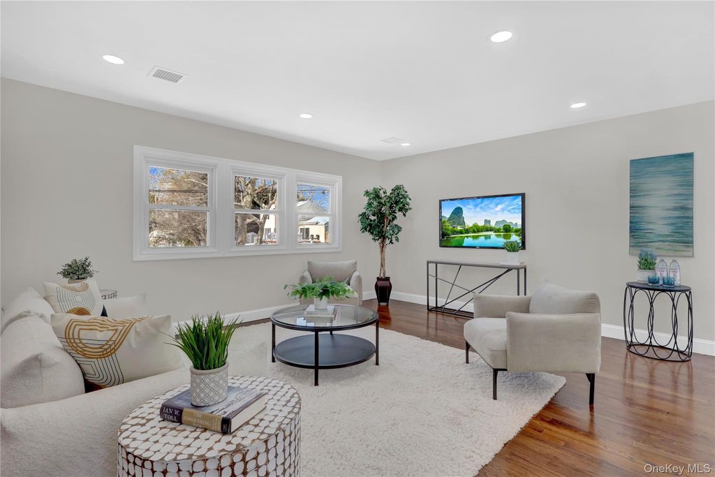 3 Jayne Avenue, Melville, NY 11747