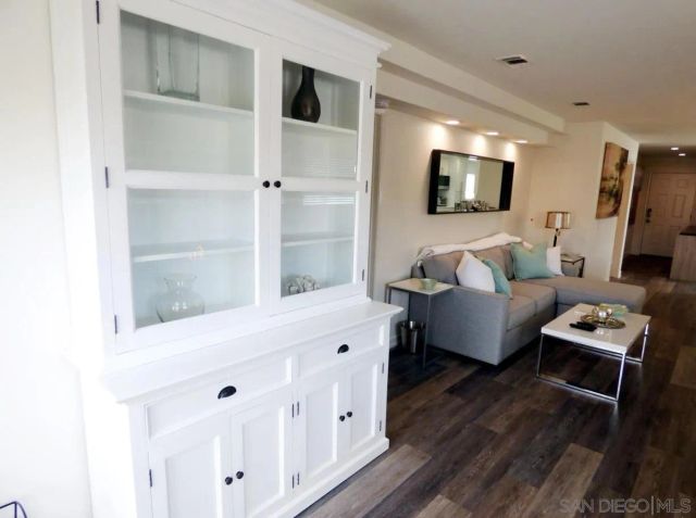 1115 Pearl Street 6, La Jolla, CA 92037