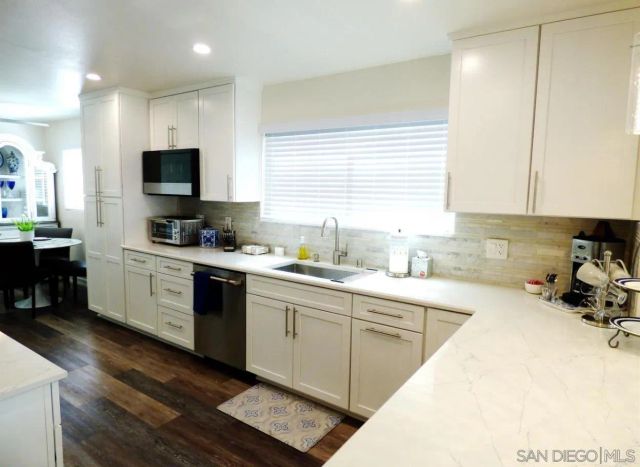 1115 Pearl Street 6, La Jolla, CA 92037