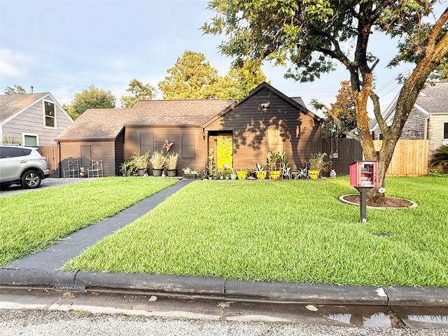 2043 Des Jardines Street, Houston, TX 77023
