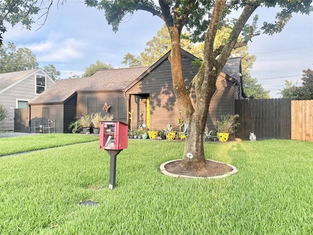 2043 Des Jardines Street, Houston, TX 77023