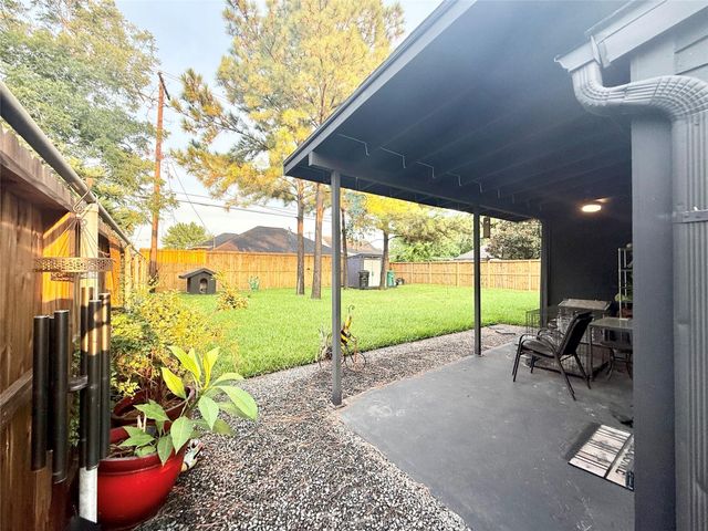 2043 Des Jardines Street, Houston, TX 77023
