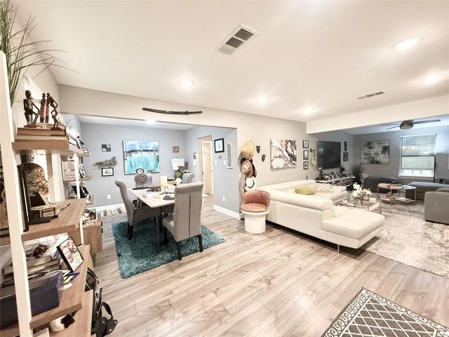 2043 Des Jardines Street, Houston, TX 77023