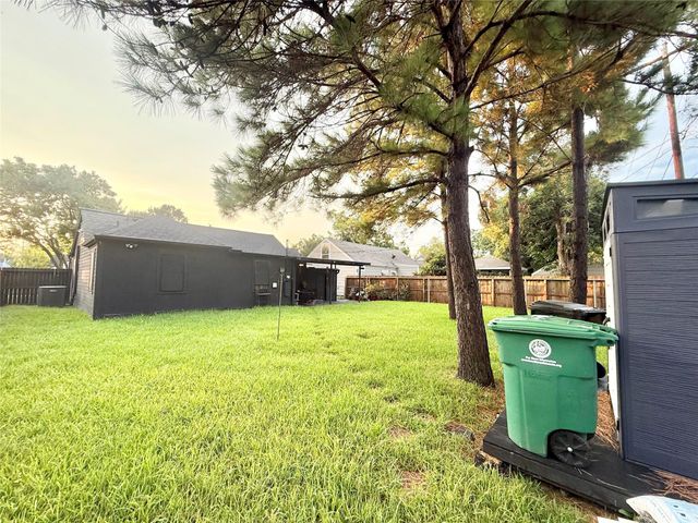2043 Des Jardines Street, Houston, TX 77023