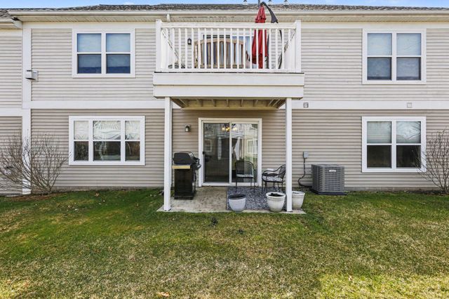 716 Cobblestone Way, Chelsea, MI 48118