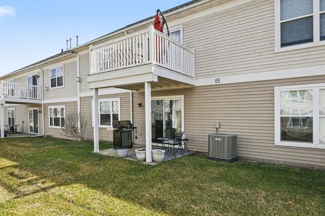 716 Cobblestone Way, Chelsea, MI 48118