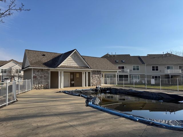 716 Cobblestone Way, Chelsea, MI 48118