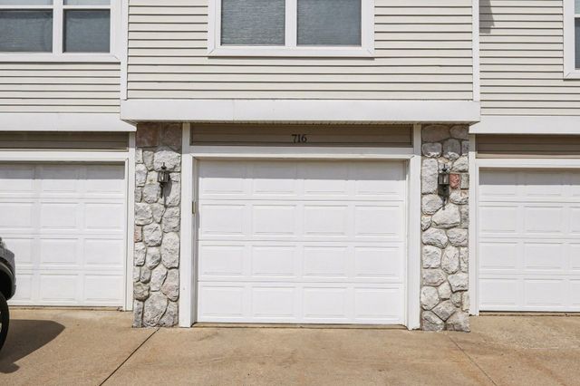 716 Cobblestone Way, Chelsea, MI 48118