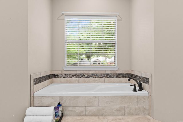 1515 John Ed, Conway, AR 72034