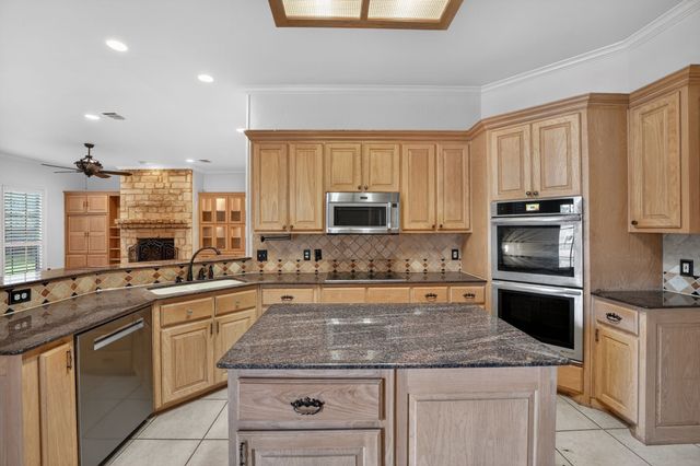800 Granite Lane, Lorena, TX 76655