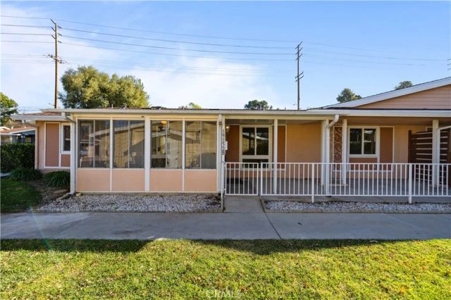 19152 Avenue of the Oaks B, Newhall, CA 91321