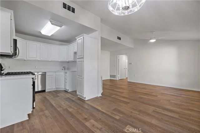 19152 Avenue of the Oaks B, Newhall, CA 91321