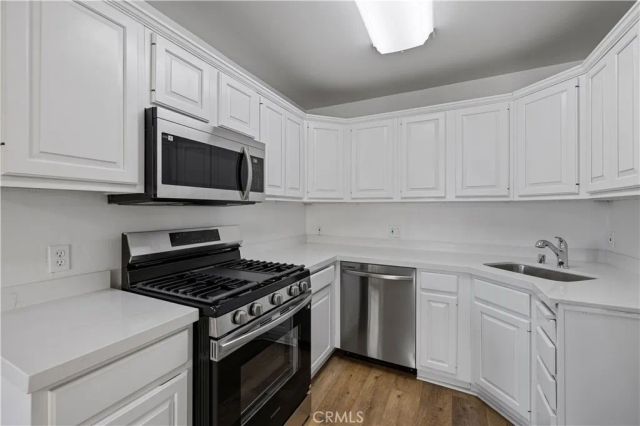 19152 Avenue of the Oaks B, Newhall, CA 91321