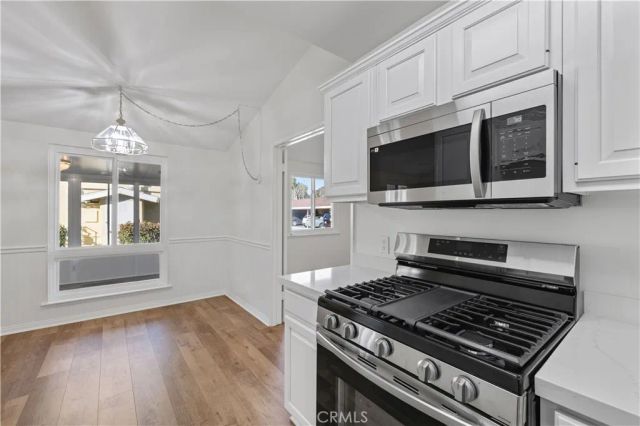 19152 Avenue of the Oaks B, Newhall, CA 91321