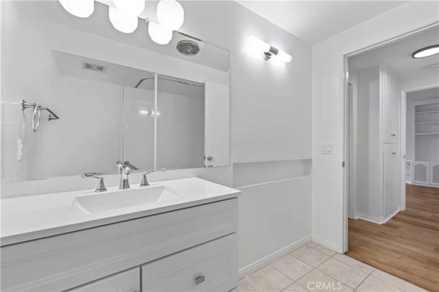 19152 Avenue of the Oaks B, Newhall, CA 91321