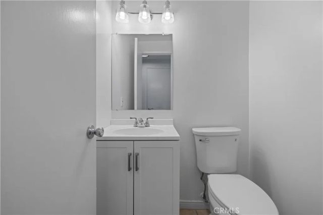 19152 Avenue of the Oaks B, Newhall, CA 91321