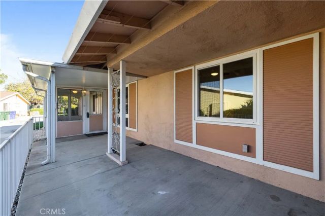 19152 Avenue of the Oaks B, Newhall, CA 91321