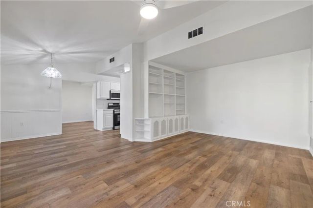 19152 Avenue of the Oaks B, Newhall, CA 91321