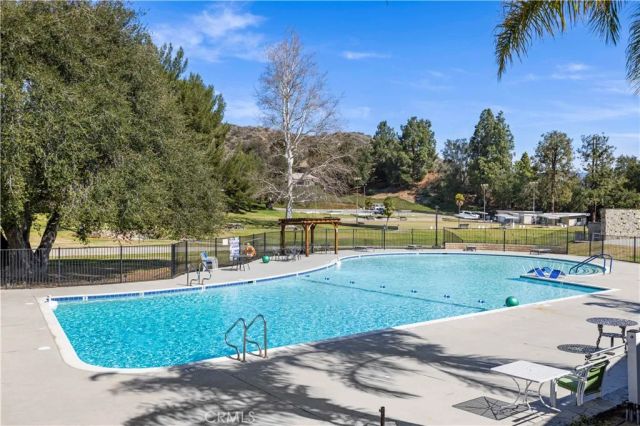 19152 Avenue of the Oaks B, Newhall, CA 91321