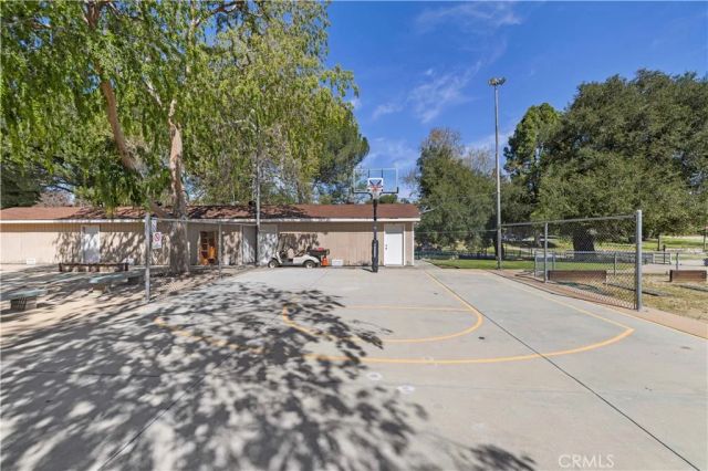 19152 Avenue of the Oaks B, Newhall, CA 91321
