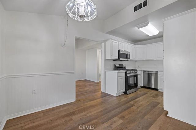 19152 Avenue of the Oaks B, Newhall, CA 91321