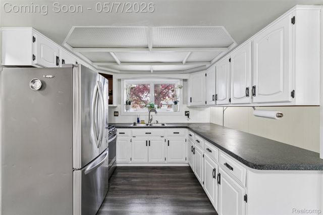 14053 April Lane, Warren, MI 48088