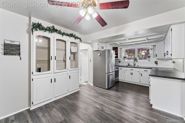 14053 April Lane, Warren, MI 48088